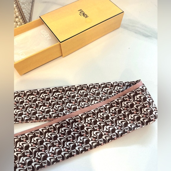 Fendi Wrapper — Classic FF pattern with pink - Picture 3 of 3